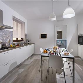 3 bedroom villa with jacuzzi, Castellammare del Golfo, sleeps 4-6